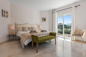La Quinta Hills - Modern Andalusian-style home with rooftop Terrace, Benahavis
